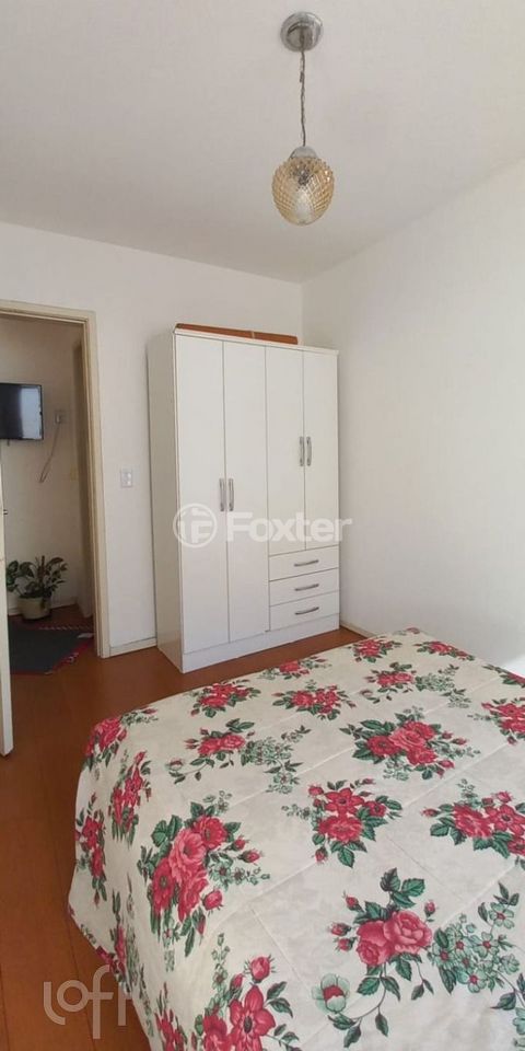 Image 7 - 879485