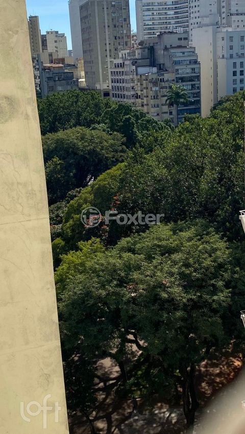 Image 7 - 879490