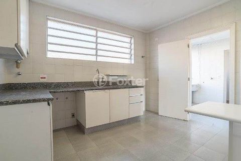 Image 7 - 879497