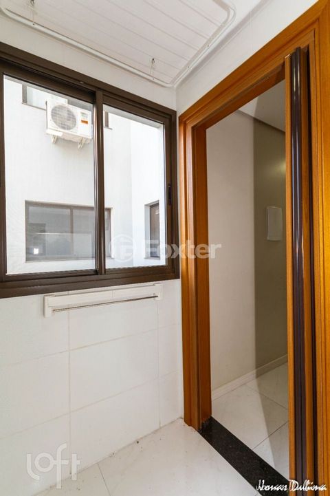 Image 11 - 879500