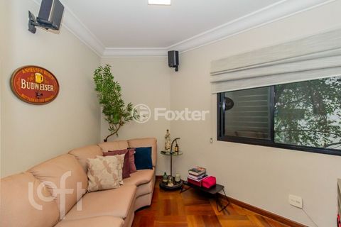 Image 7 - 879513