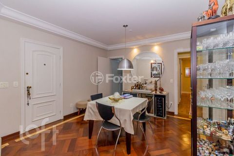 Image 3 - 879513