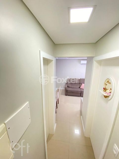 Image 6 - 879519