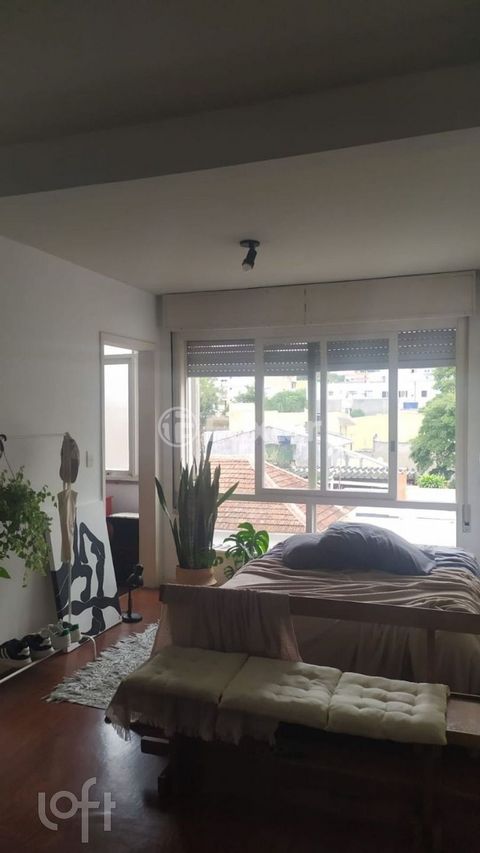 Image 3 - 879528