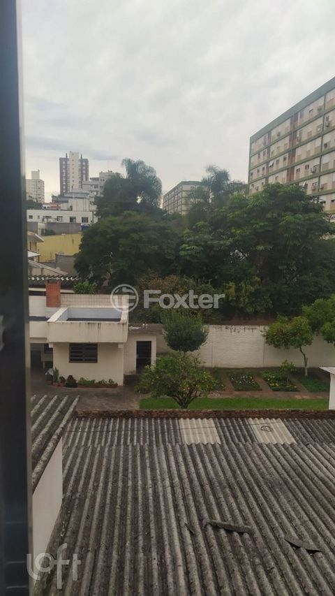 Image 6 - 879528