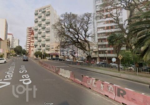 Image 11 - 879542