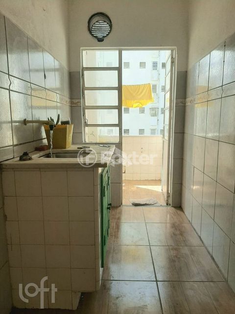 Image 5 - 879542