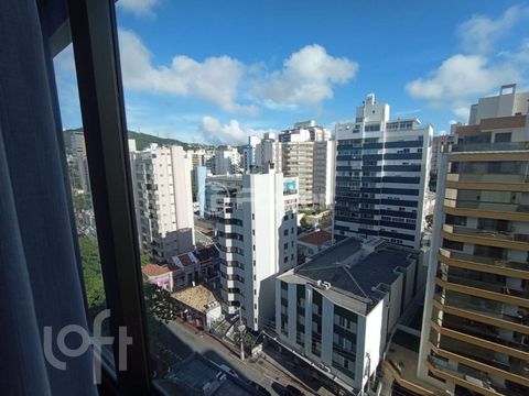 Image 4 - 879558