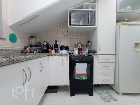 Image 10 - 879558