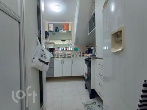 Image 5 - 879558