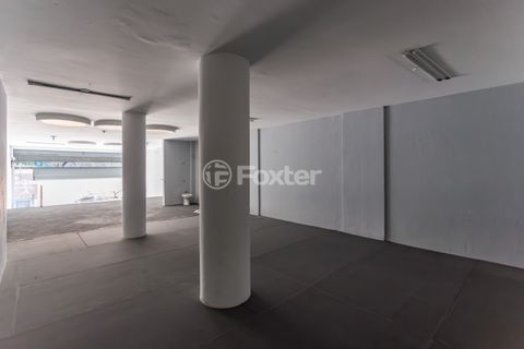 Image 3 - 879559