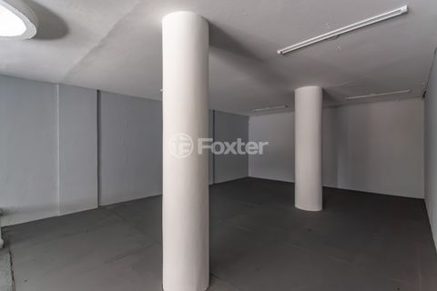 Image 11 - 879559