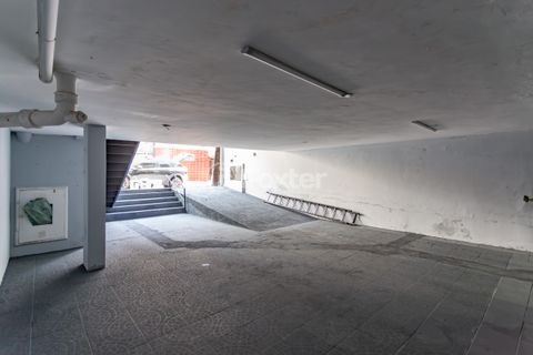 Image 16 - 879559