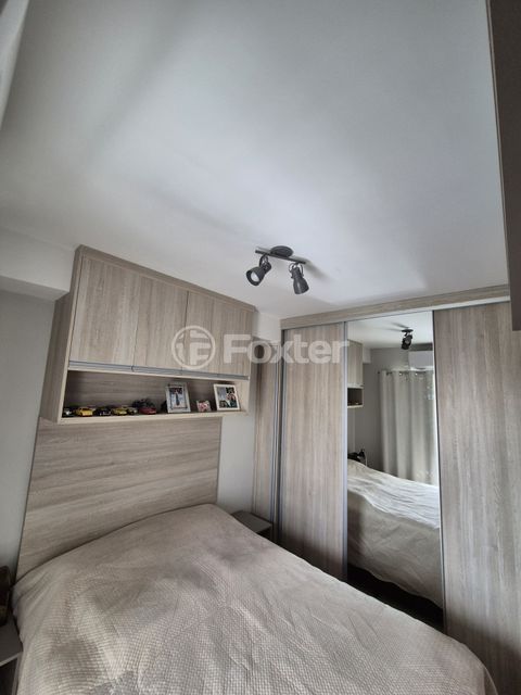 Image 7 - 879566