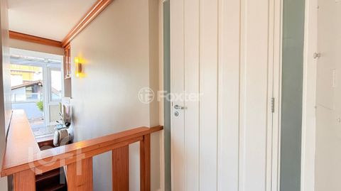 Image 5 - 879567