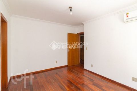Image 8 - 879579