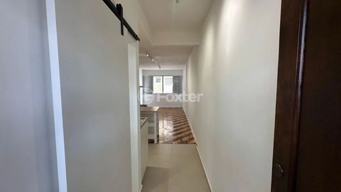 Image 1 - 879585