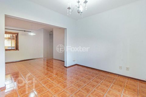 Image 4 - 879591