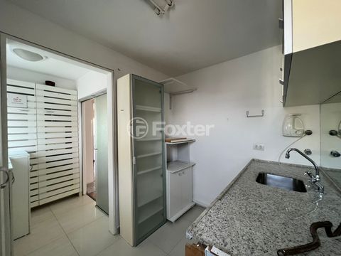 Image 9 - 879668