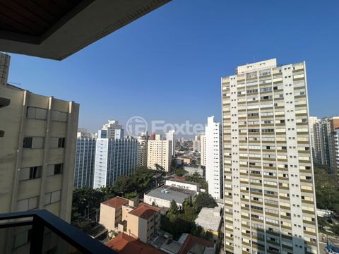 Image 11 - 879668