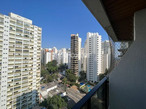 Image 12 - 879668