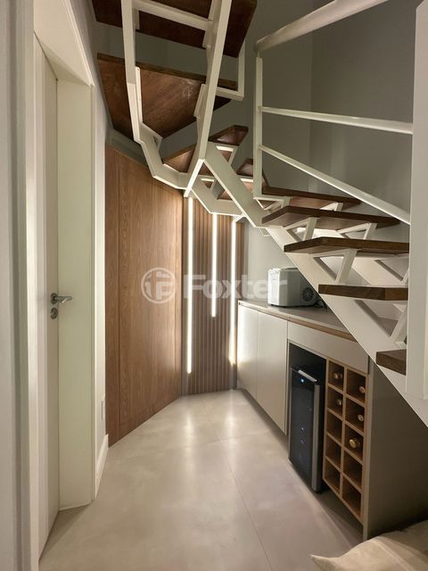 Image 7 - 879669