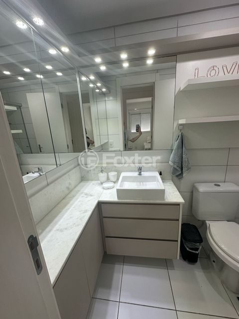 Image 4 - 879674