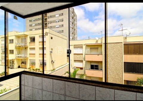 Image 8 - 879679