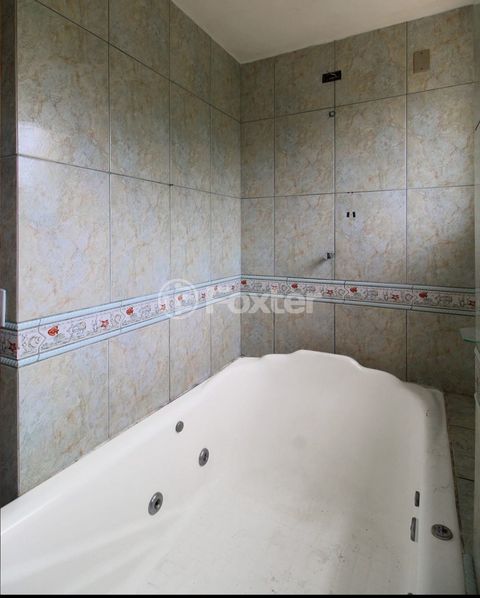 Image 5 - 879679