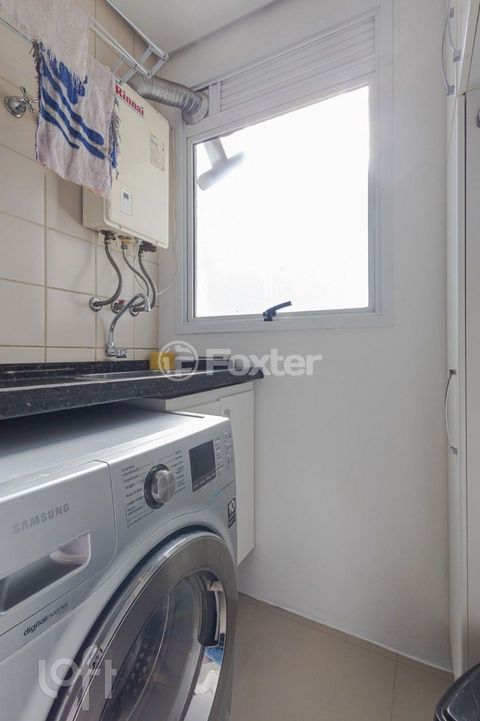 Image 8 - 879680