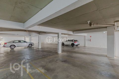 Image 16 - 879680