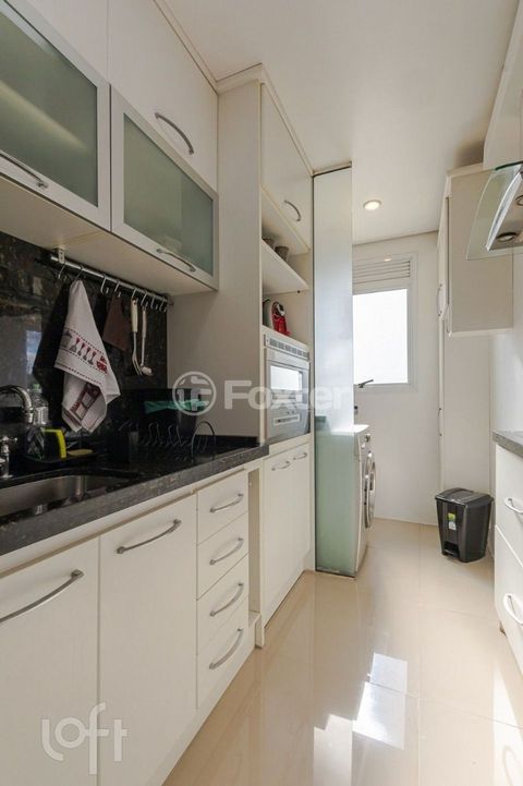 Image 6 - 879680