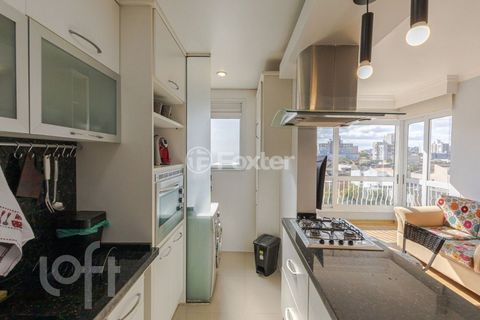 Image 7 - 879680