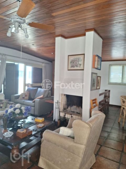 Image 6 - 879684