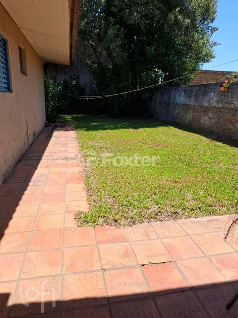 Image 7 - 879685