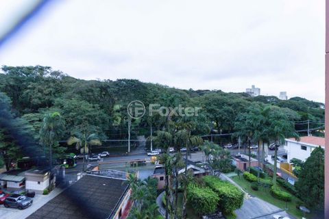 Image 5 - 879689