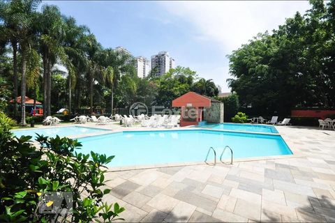 Image 11 - 879689