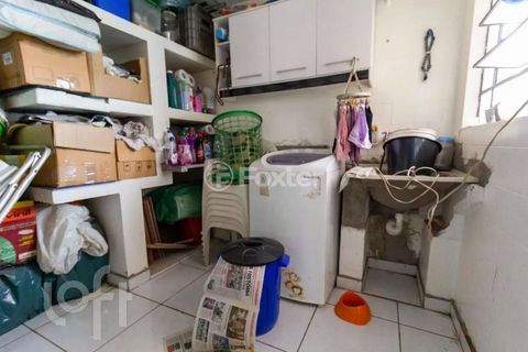 Image 10 - 879695