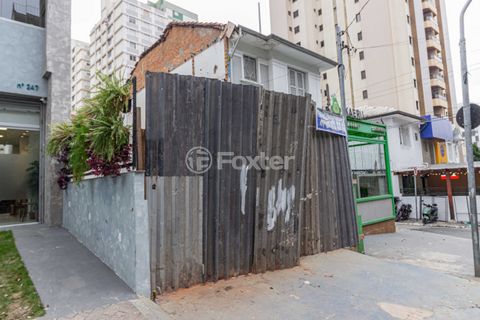 Image 10 - 879700