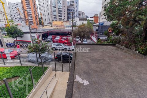 Image 6 - 879701