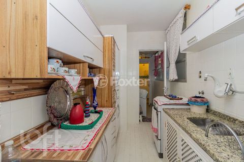 Image 7 - 879701