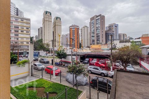 Image 4 - 879701