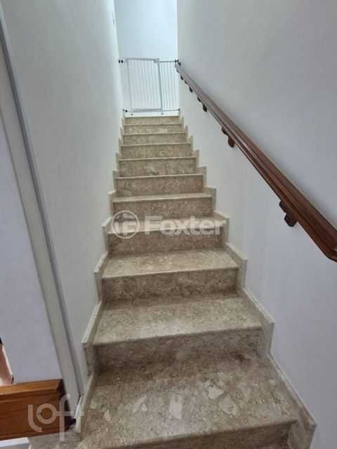 Image 6 - 879706