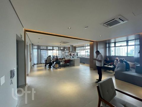 Image 10 - 879709