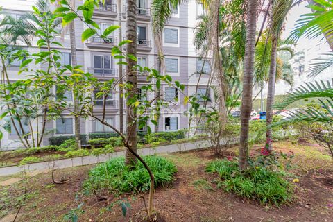 Image 9 - 879715