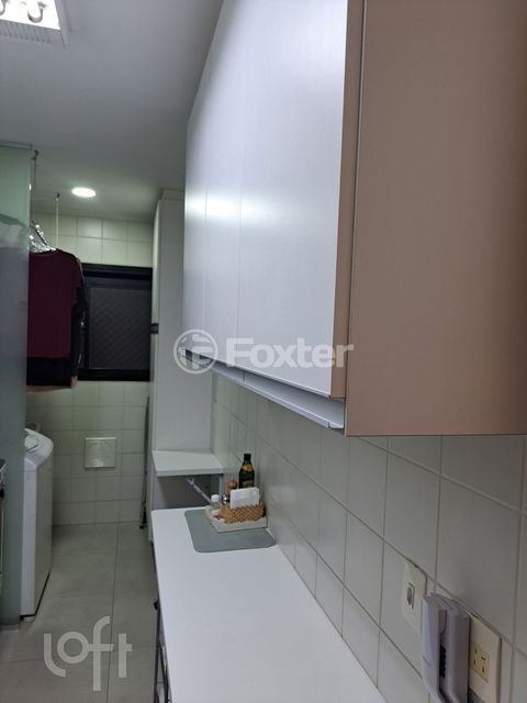 Image 7 - 879716