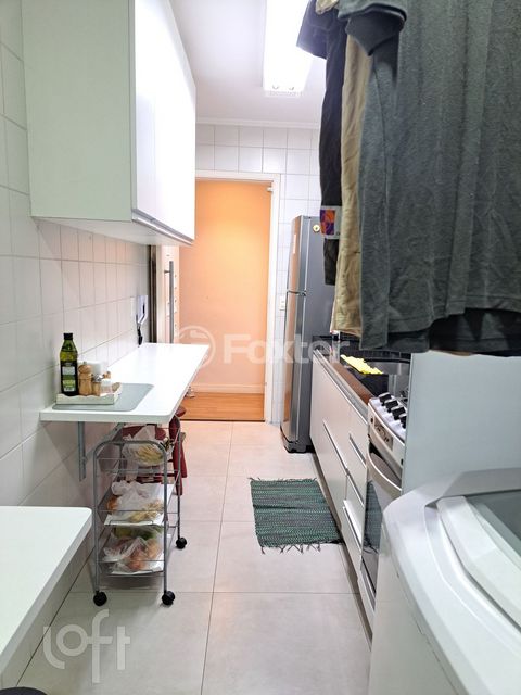 Image 6 - 879716