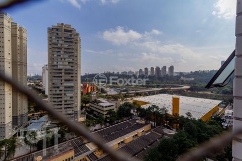 Image 18 - 879725