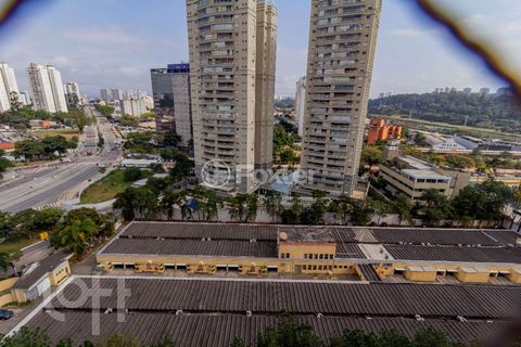 Image 17 - 879725
