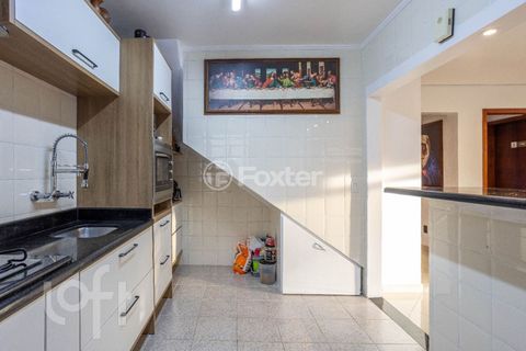 Image 6 - 879726